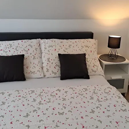 Aqua Apartmanhaz Gyenesdiás