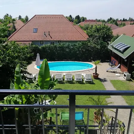 Lägenhet Aqua Apartmanhaz *