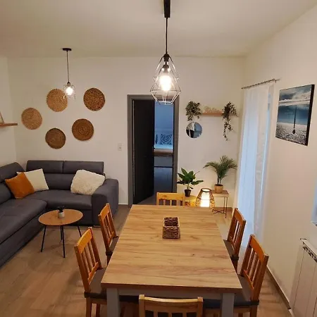 Aqua Apartmanhaz Gyenesdias