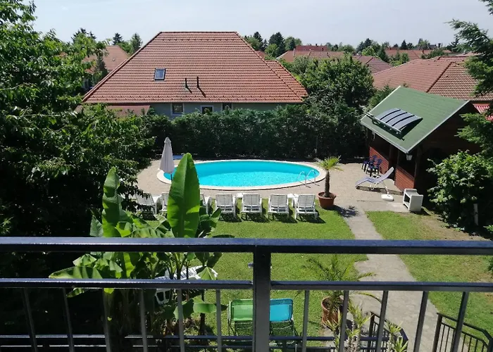 Lägenhet Aqua Apartmanhaz *